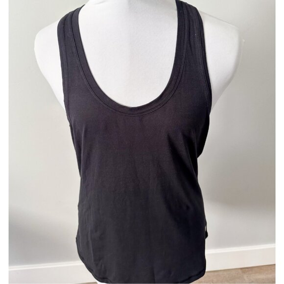 Vuori Lux Performance Tank in Black - Picture 10 of 12